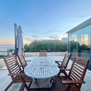 sea-and-mountain-views-from-your-rooftop.fr-provencehotel.com/